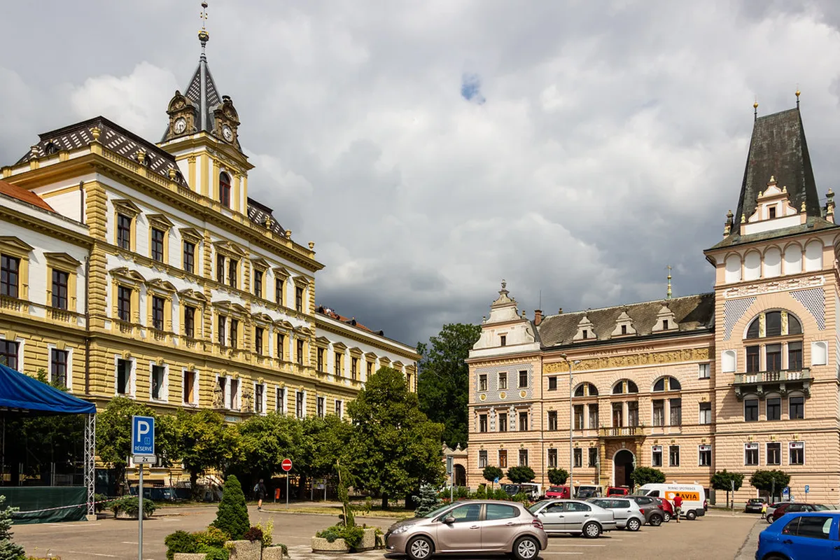 Karlovy Vary Walking Tours & Hiking Trails: 2026 Travel Guide