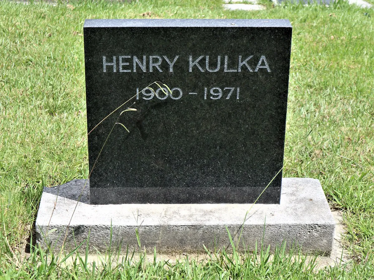 Adolf Loos Apartments Walking Map: A Plzeň Itinerary